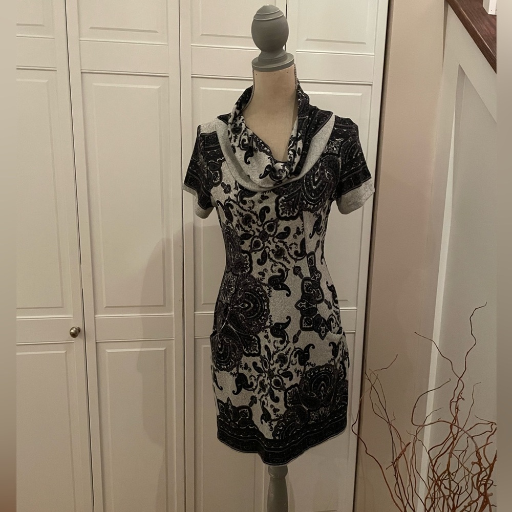 Black and gray print dress -short sleeve - M/L
